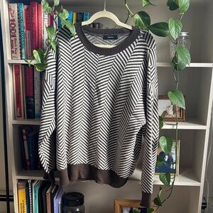 Stylish Chevron Crewneck Sweater in Brown and White